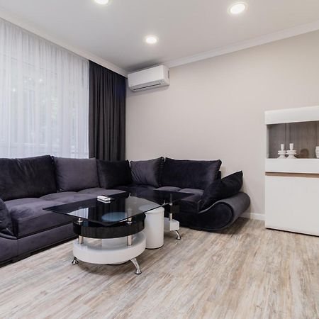 Gorgeous 2-Bedroom Apartment Plovdiv Esterno foto